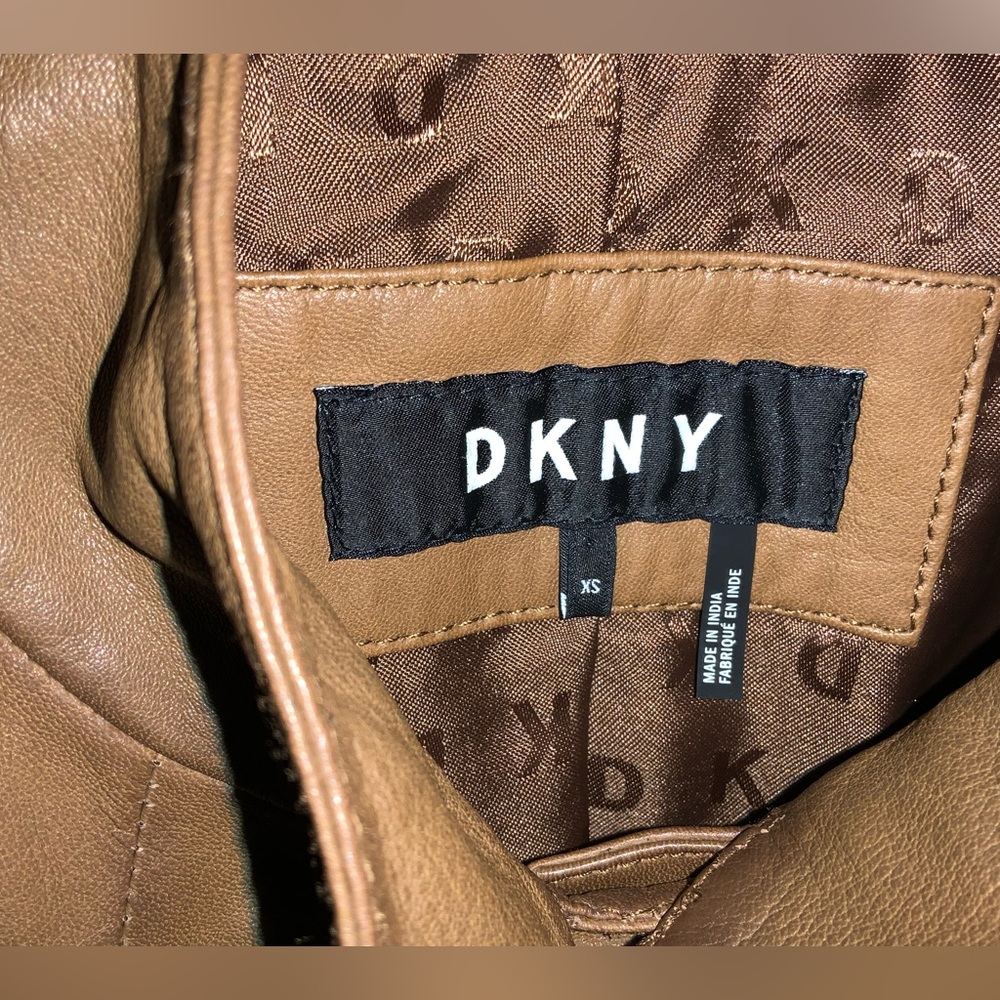 DKNY Genuine leather brown/camel moto jacket w zipper pockets and elastic edges - Picture 2 of 3